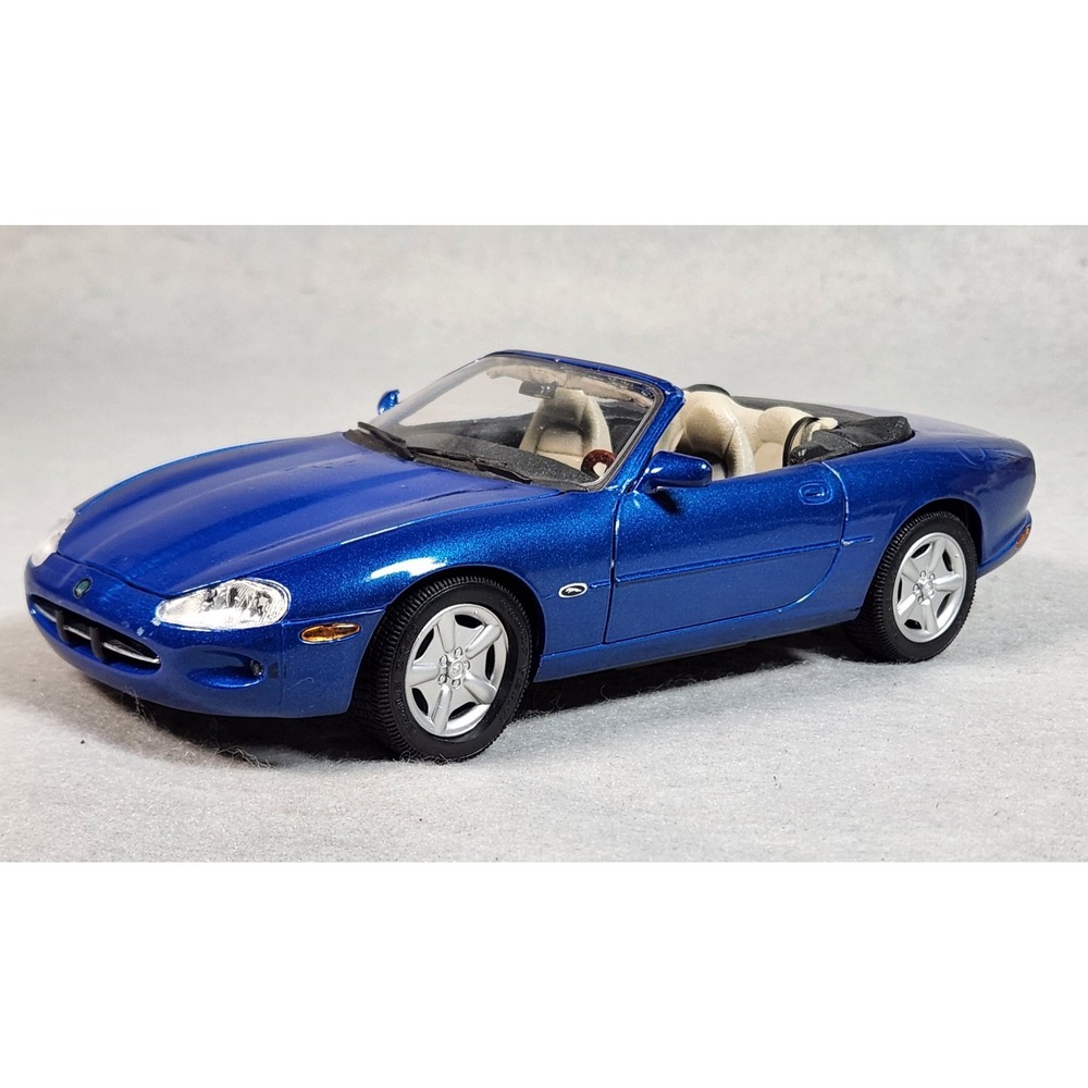 Maisto #31836 1:18 1996 JAGUAR XK8 Convertible Special Edition Diecast Blue